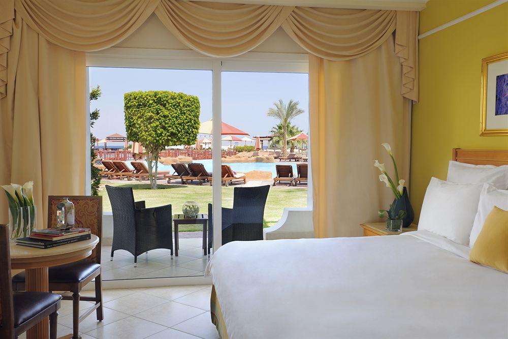 Renaissance Sharm El Sheikh Golden View Beach Resort Exterior photo A room at the Hilton Sharm El Sheikh