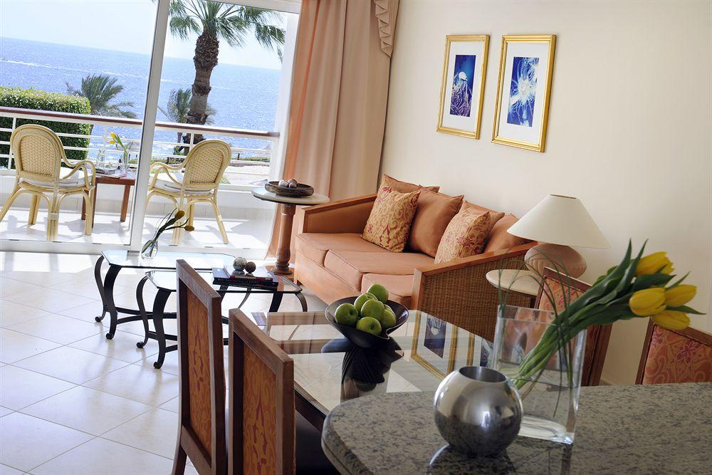 Renaissance Sharm El Sheikh Golden View Beach Resort Exterior photo A suite at the Hilton Sharm El Sheikh Resort