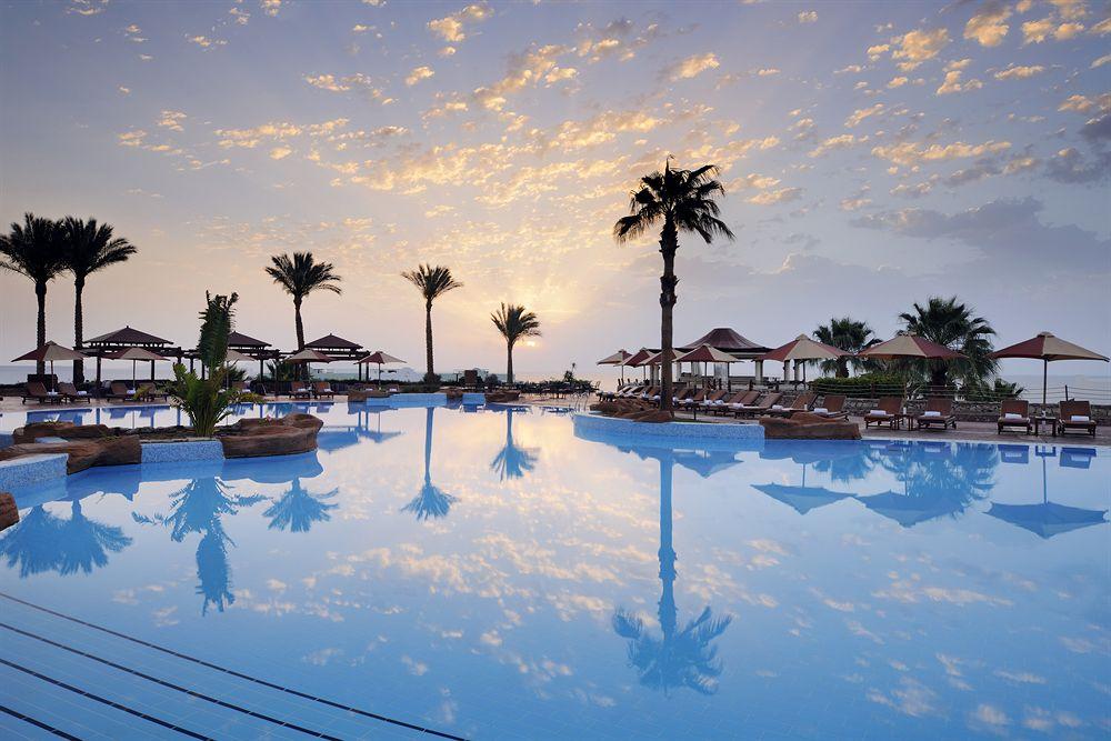 Renaissance Sharm El Sheikh Golden View Beach Resort Exterior photo The pool at the Royal Beach Hotel