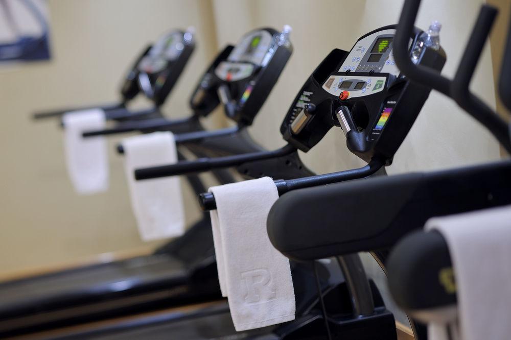 Renaissance Sharm El Sheikh Golden View Beach Resort Exterior photo A row of treadmills