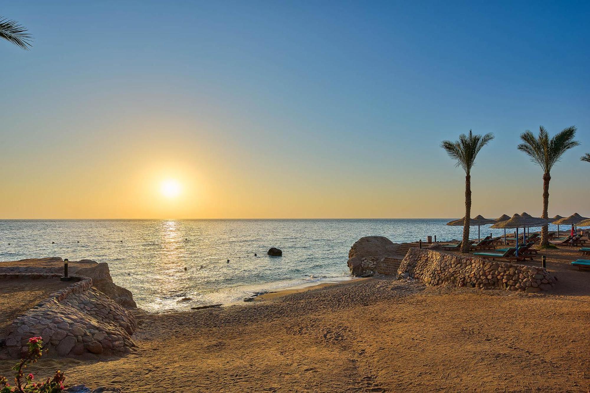 Renaissance Sharm El Sheikh Golden View Beach Resort Exterior photo Sunset at the beach