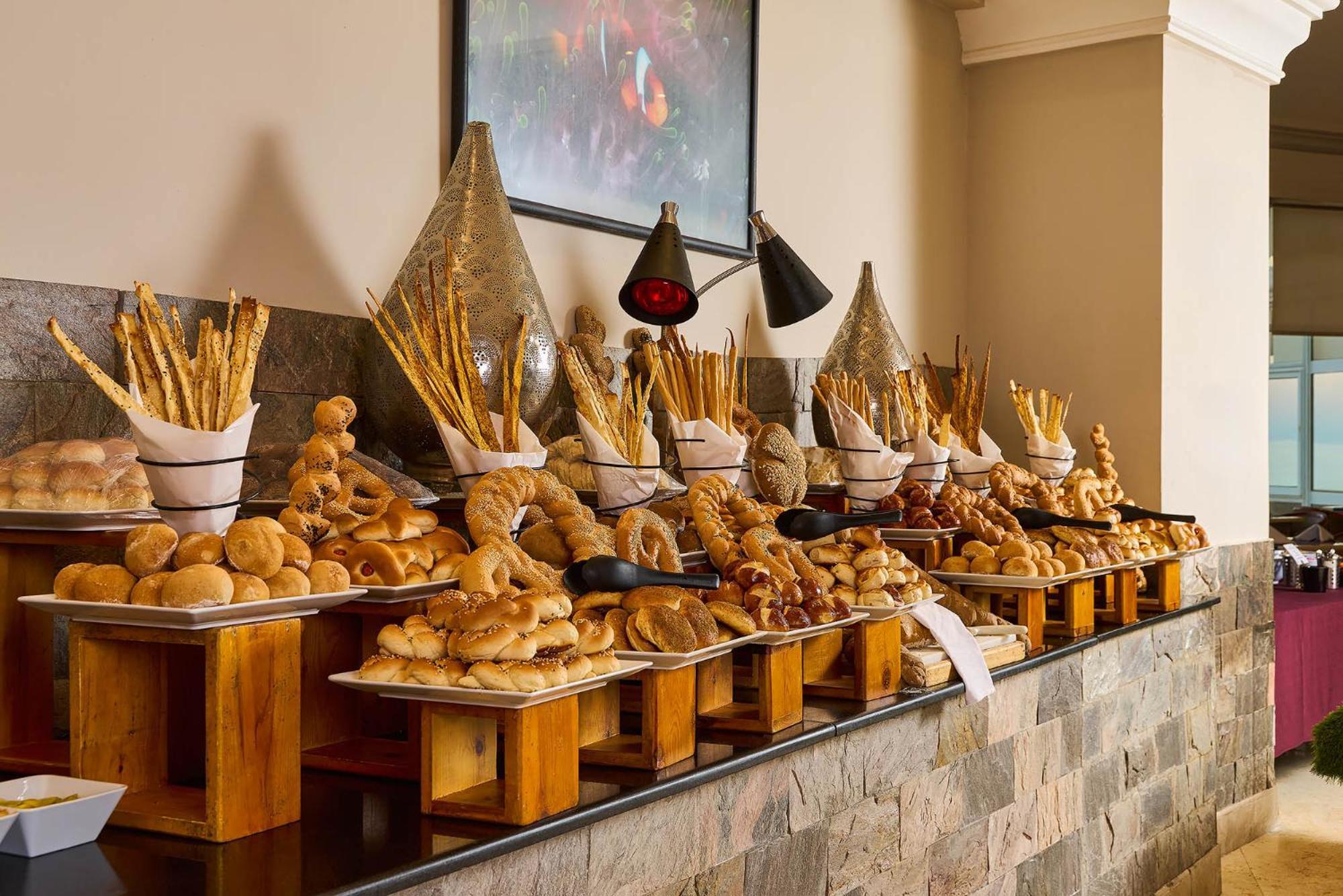 Renaissance Sharm El Sheikh Golden View Beach Resort Exterior photo A bread station