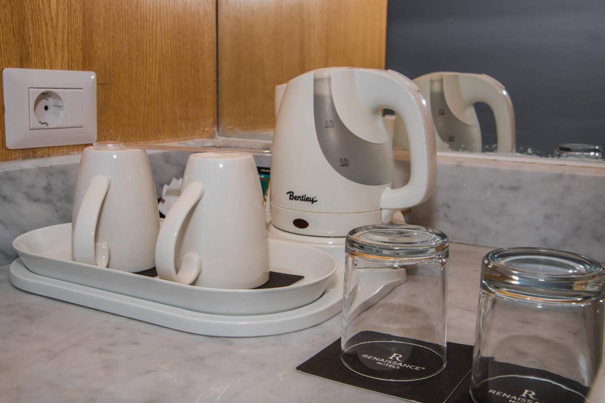 Renaissance Sharm El Sheikh Golden View Beach Resort Exterior photo A kettle in a hotel room