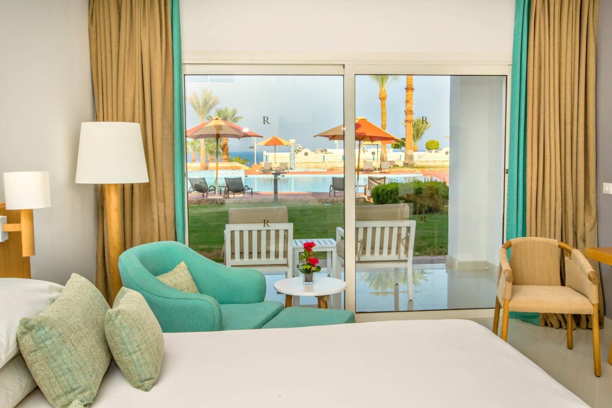 Renaissance Sharm El Sheikh Golden View Beach Resort Exterior photo A room at the Hilton Sharm El Sheikh